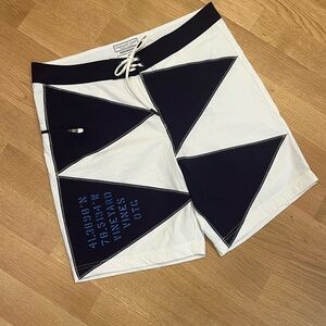 Vineyard Vines Men’s White and Navy Swim Shorts Trunks - Unlined